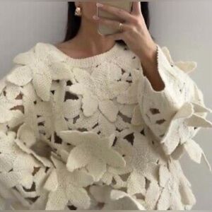 Zara BLOGGERS FAVORITE TEXTURED FLORAL KNIT SWEATER